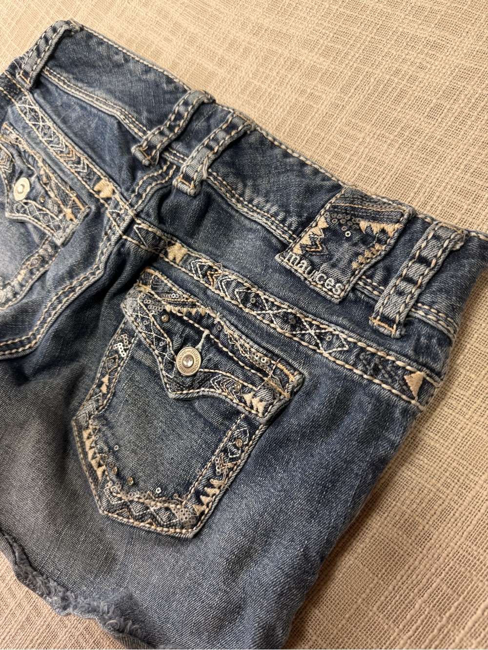 Maurices Low Rise Y2K Embellished Denim Mini Shorts Size 3/4 - Picture 4 of 9